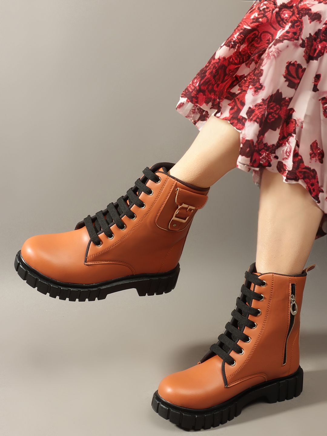 

The Roadster Lifestyle Co Women Round Toe Laced Up Boots, Tan