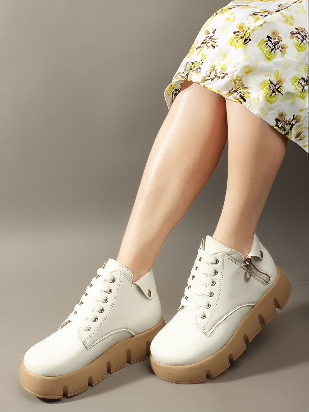 

The Roadster Lifestyle Co Women Mid-Top Regular Boots, White