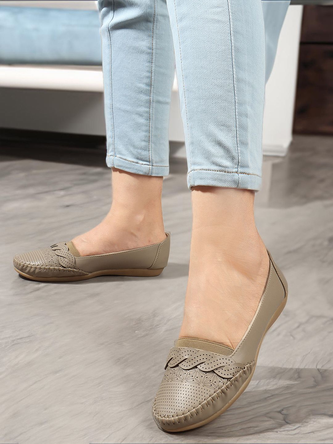

Mast & Harbour Women Solid Slip-On Ballerinas Flats, Grey