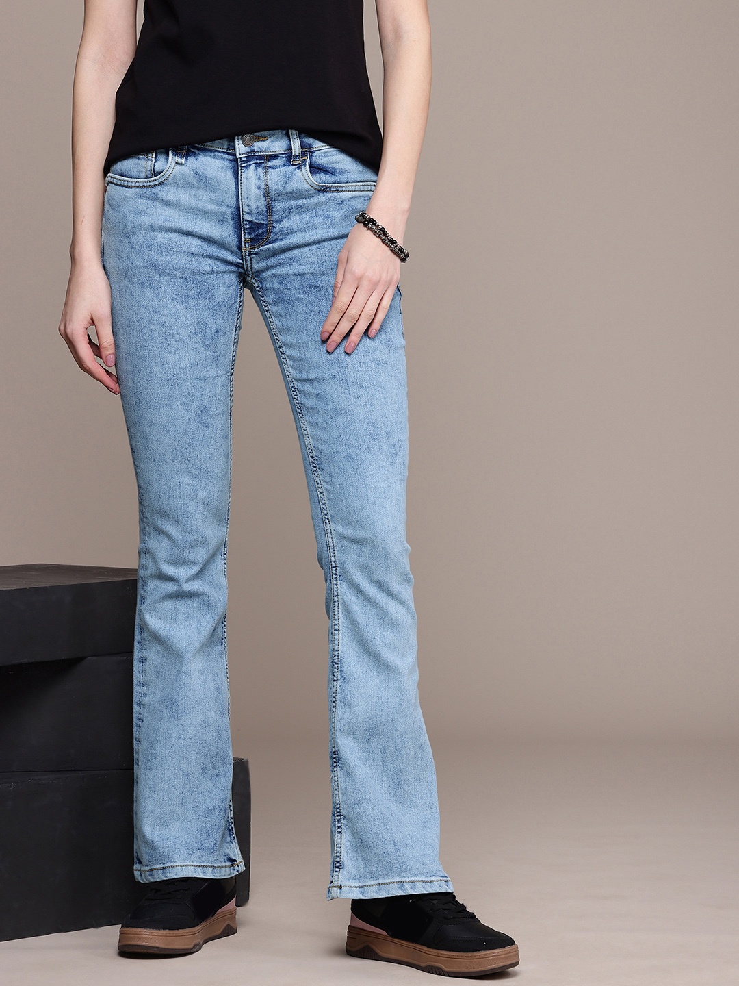 

The Roadster Life Co. Women Skinny Bootcut Low-Rise Stretchable Jeans, Blue