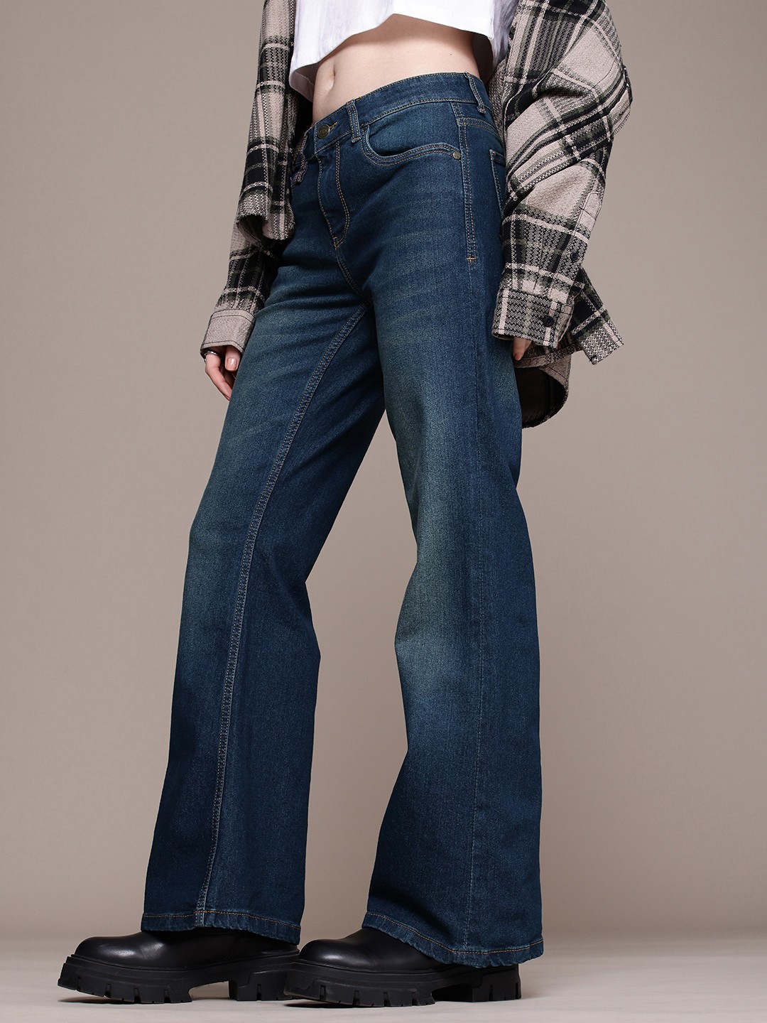 

The Roadster Life Co. Women Slim Flared Low-Rise Light Fade Stretchable Jeans, Blue