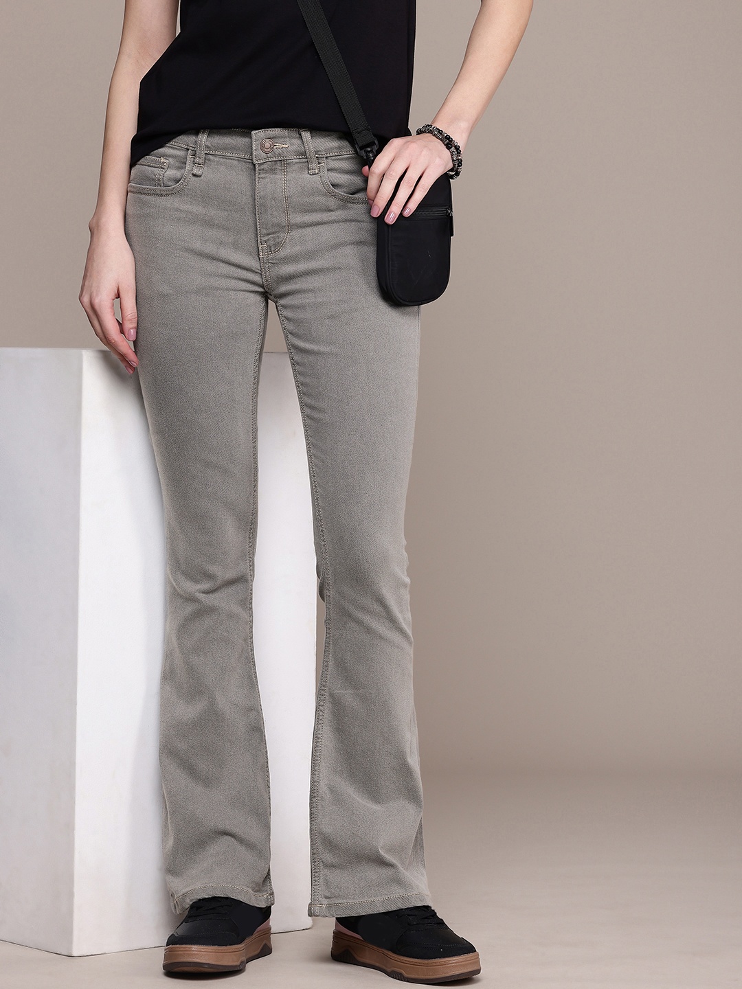 

The Roadster Life Co. Women Skinny Bootcut Low-Rise Stretchable Jeans, Grey