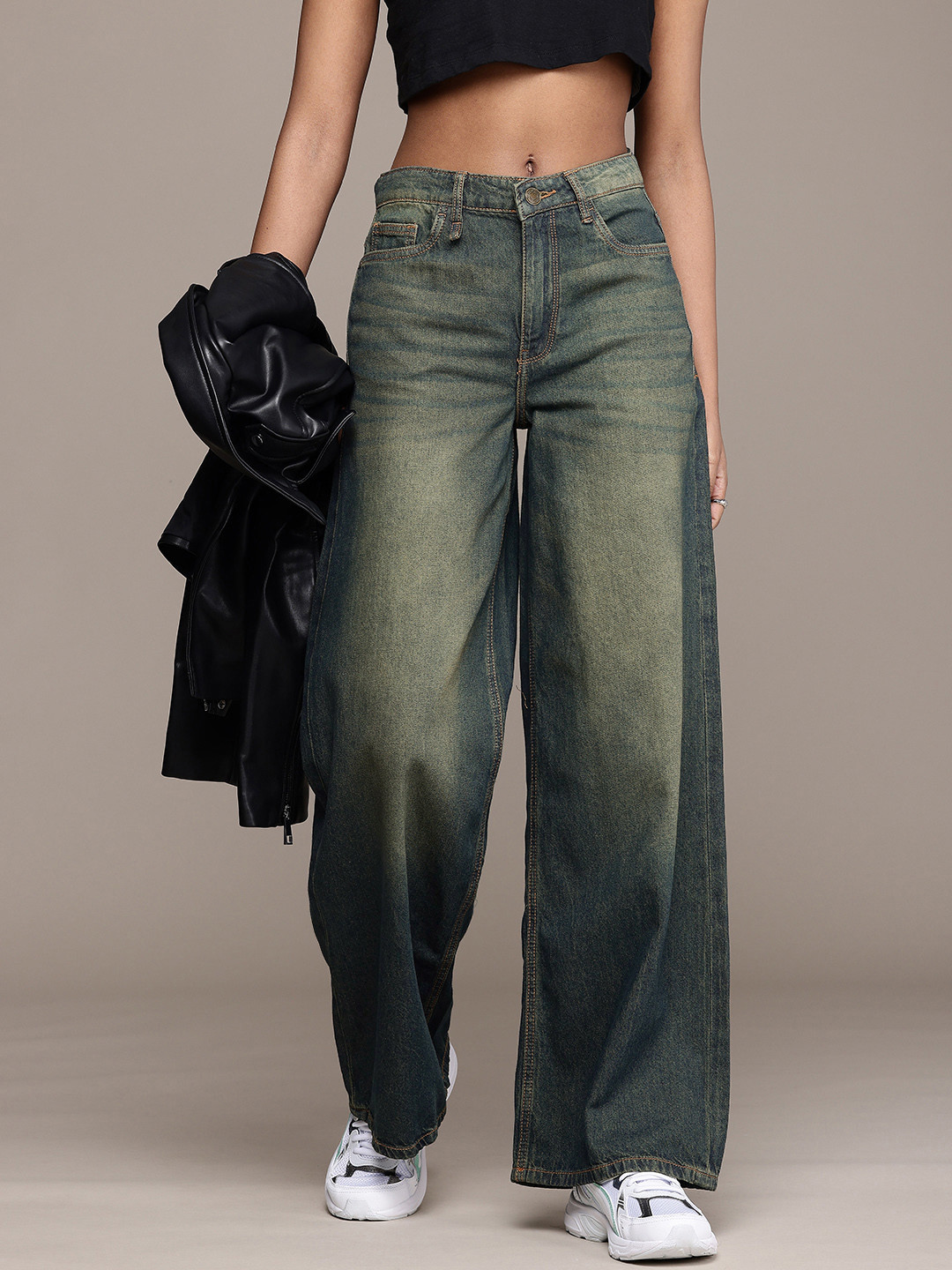 

The Roadster Life Co. Women Wide Leg Baggy Fit Heavy Fade Pure Cotton Jeans, Blue