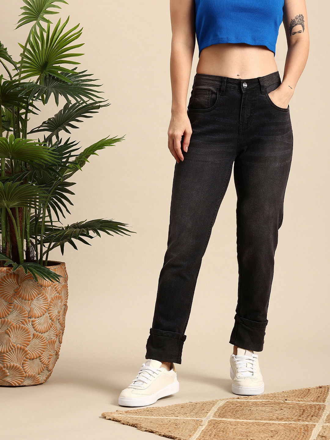 

Mast & Harbour Women Slim Fit Light Fade Stretchable Jeans, Black