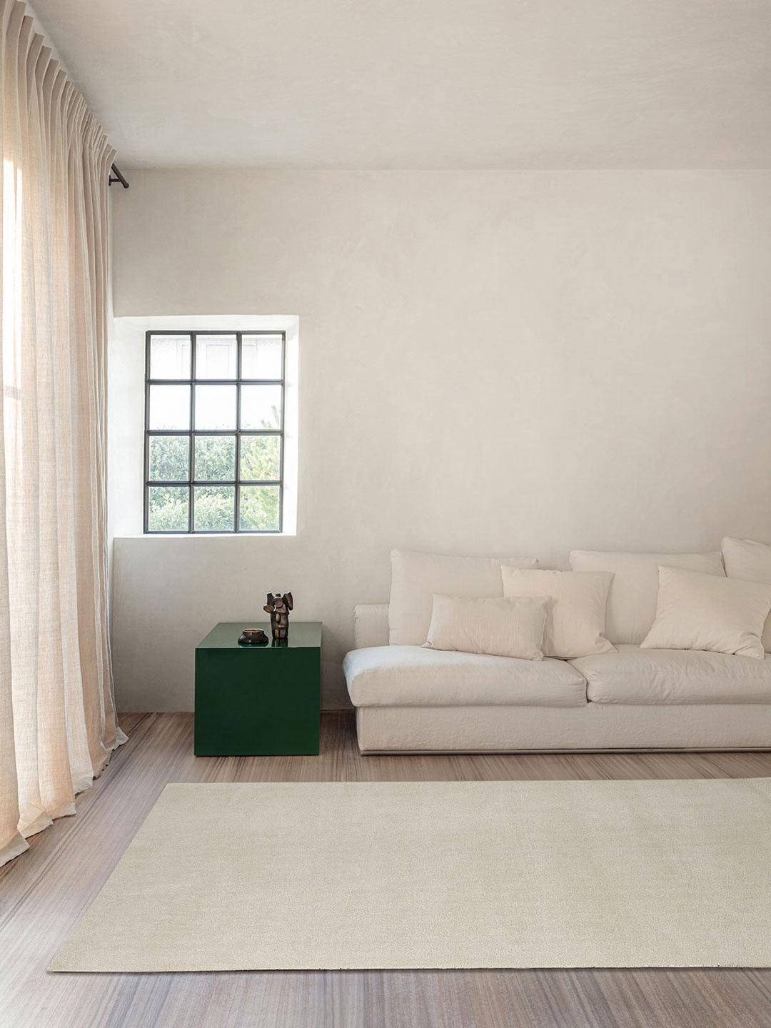 DDecor White Anti-Skid Carpet