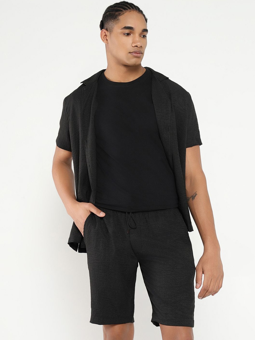 

SHOWOFF Cuban Collar Short Sleeves Shirt With Short, Black