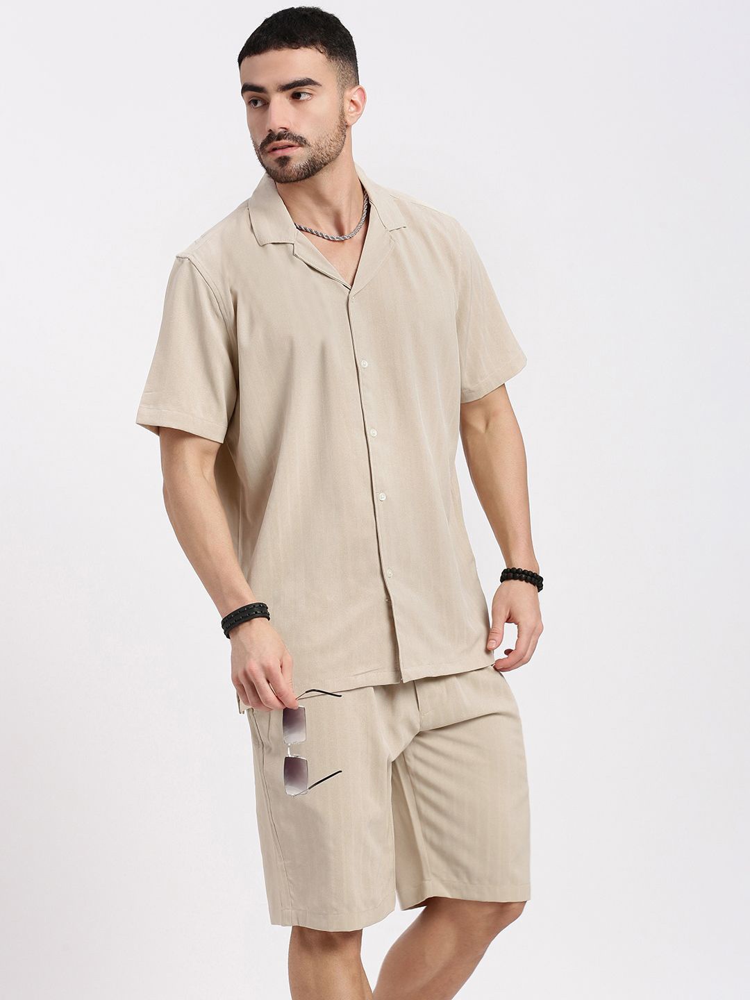 

SHOWOFF Cuban Collar Short Sleeves Shirt With Short, Beige