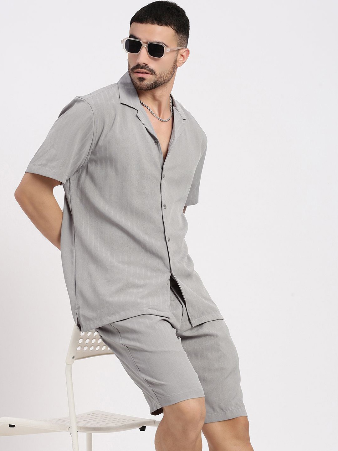 SHOWOFF Cuban Collar Short Sleeves Shirt With Short, Grey