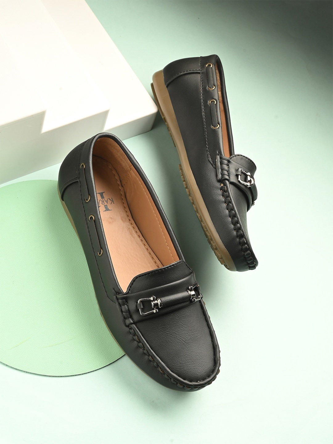 

KARADDI Women Slip-On Round Toe Loafers, Black