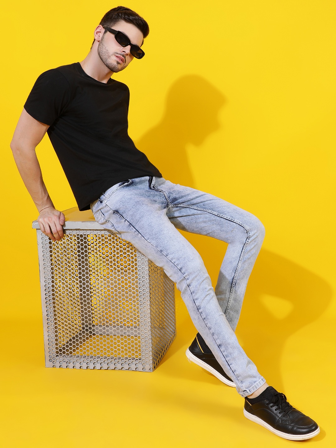 

Belliskey Men Skinny Fit Light Fade Jeans, Blue