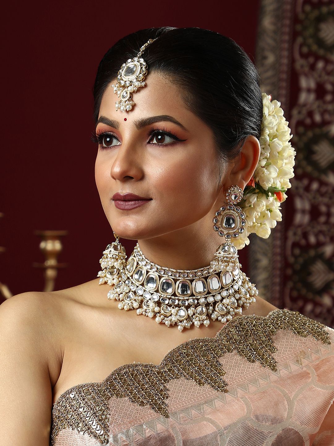 

SOHI Gold Plated Kundan Studded & Beaded Jewellery Set