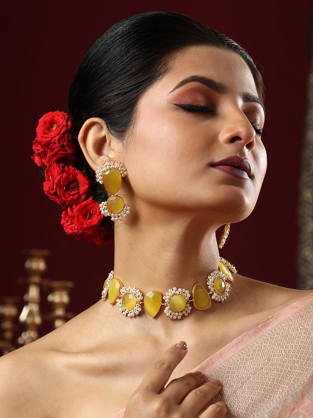 

SOHI Women Gold-Plated Stone-Studded & Beaded Jewellery Set