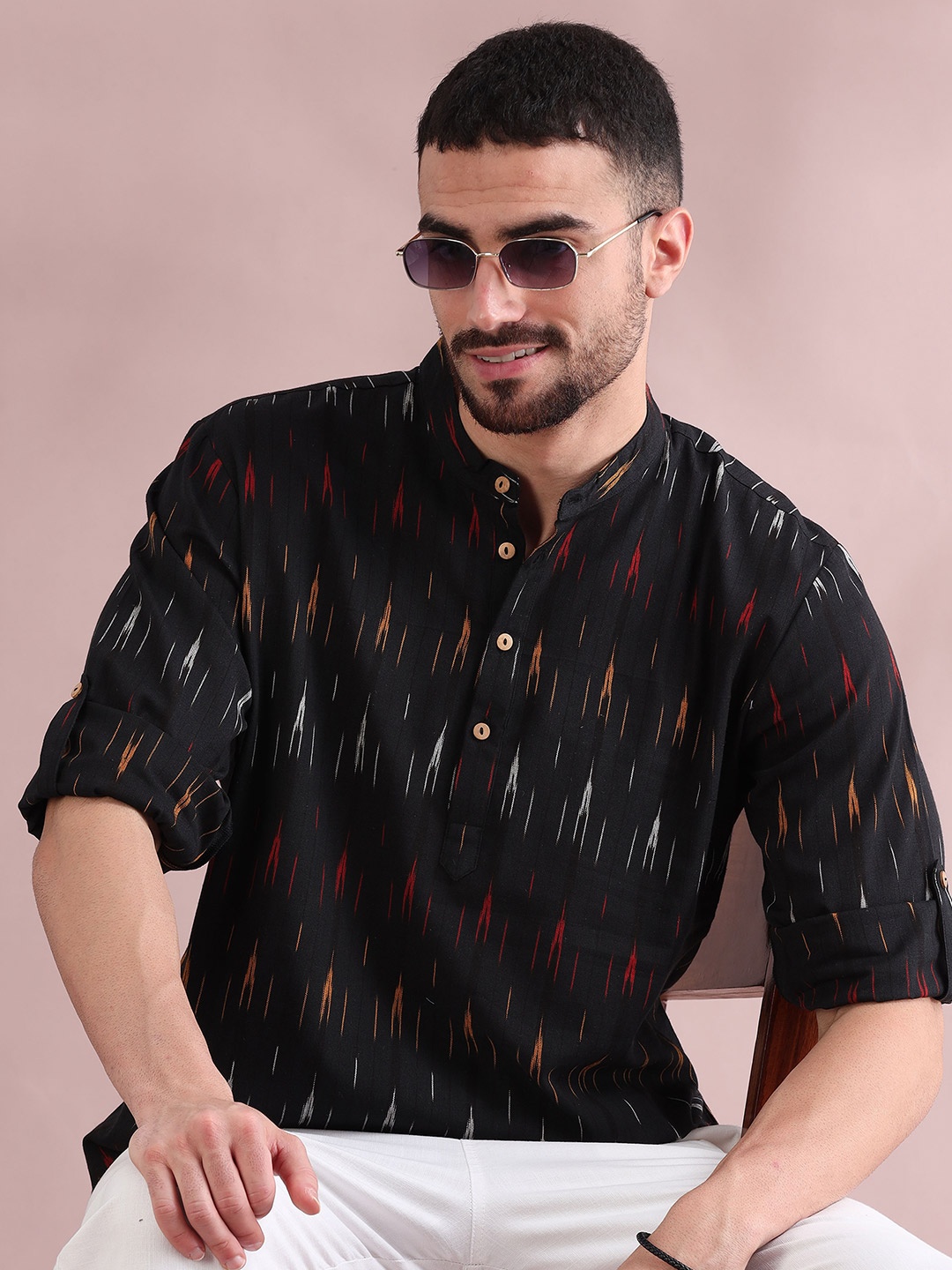 

FILORI Men Ikat Design Pure Cotton Short Kurta, Black