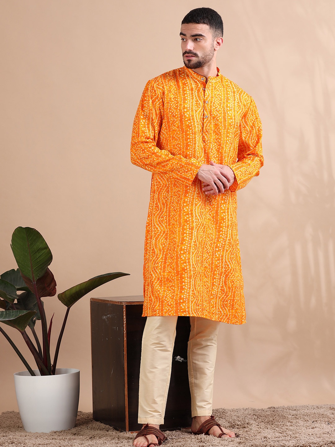 

FILORI Men Bandhani Printed Flared Sleeves Kurta, Yellow