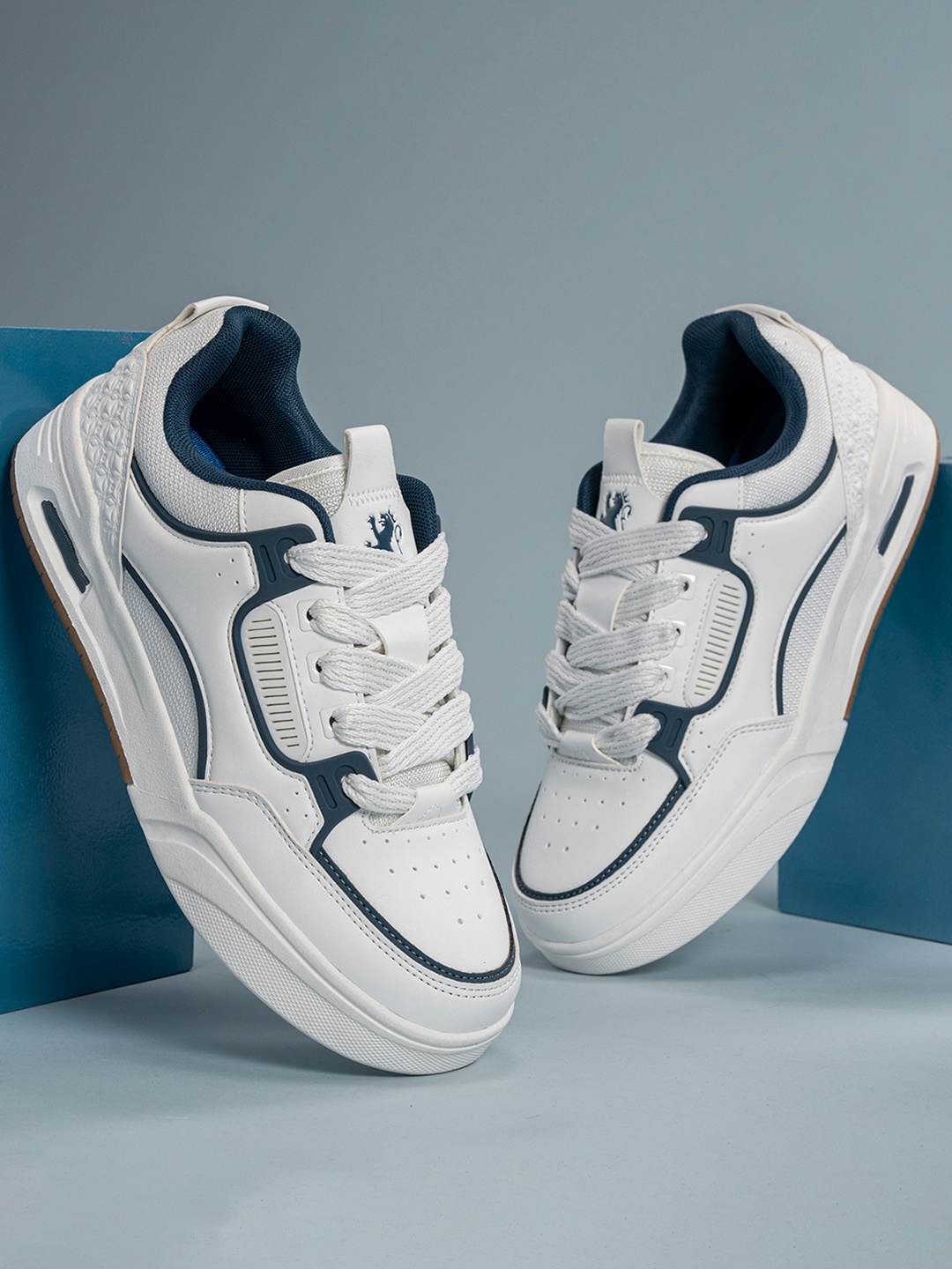 

Red Tape Men Colourblocked Sneakers, Navy blue