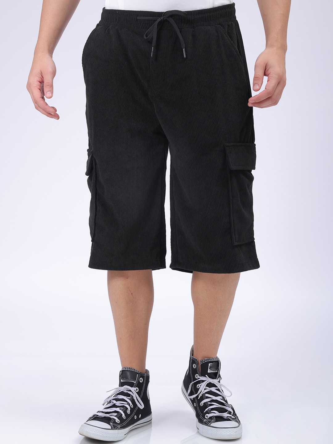 

The Indian Garage Co Men Loose Fit Cargo Shorts, Black