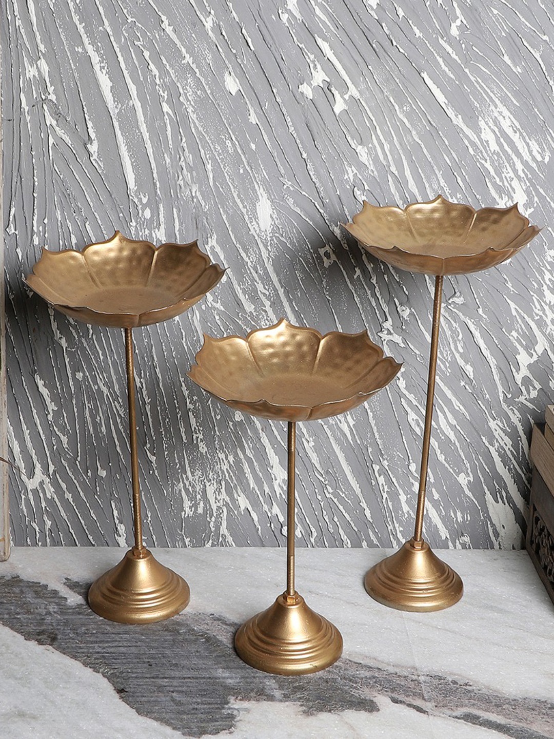 

Amaya Decors Gold-Toned 3 Pieces Metal Detachbale Suflower Decorative Bowls