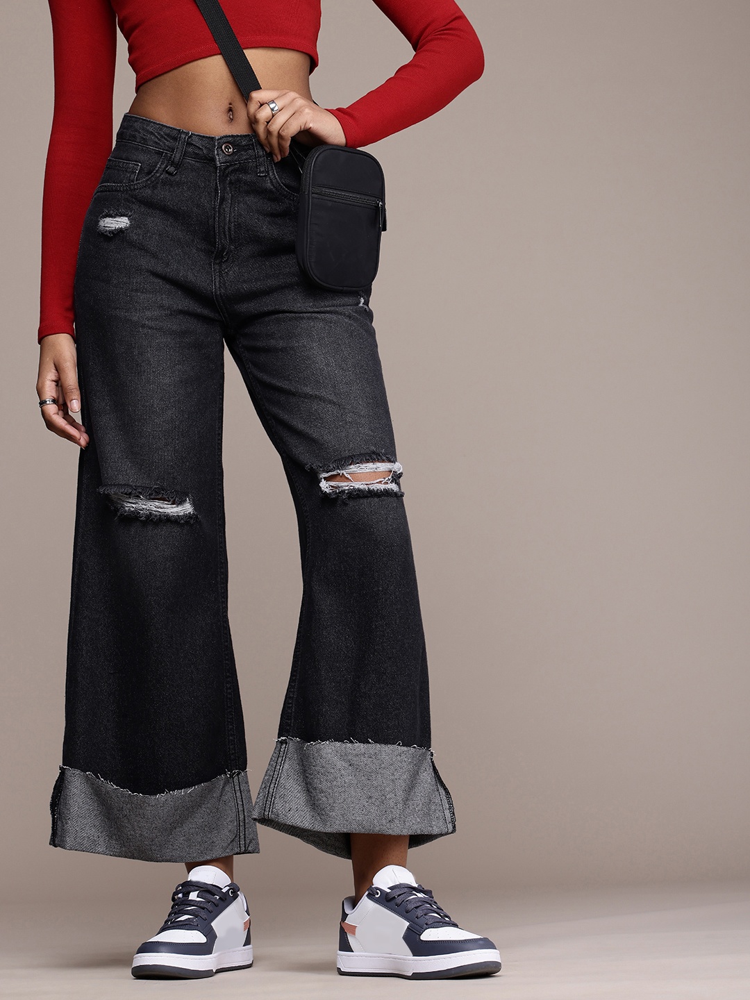 

The Roadster Life Co. Women Pure Cotton High-Rise Wide Leg Slash Knee Light Fade Jeans, Black
