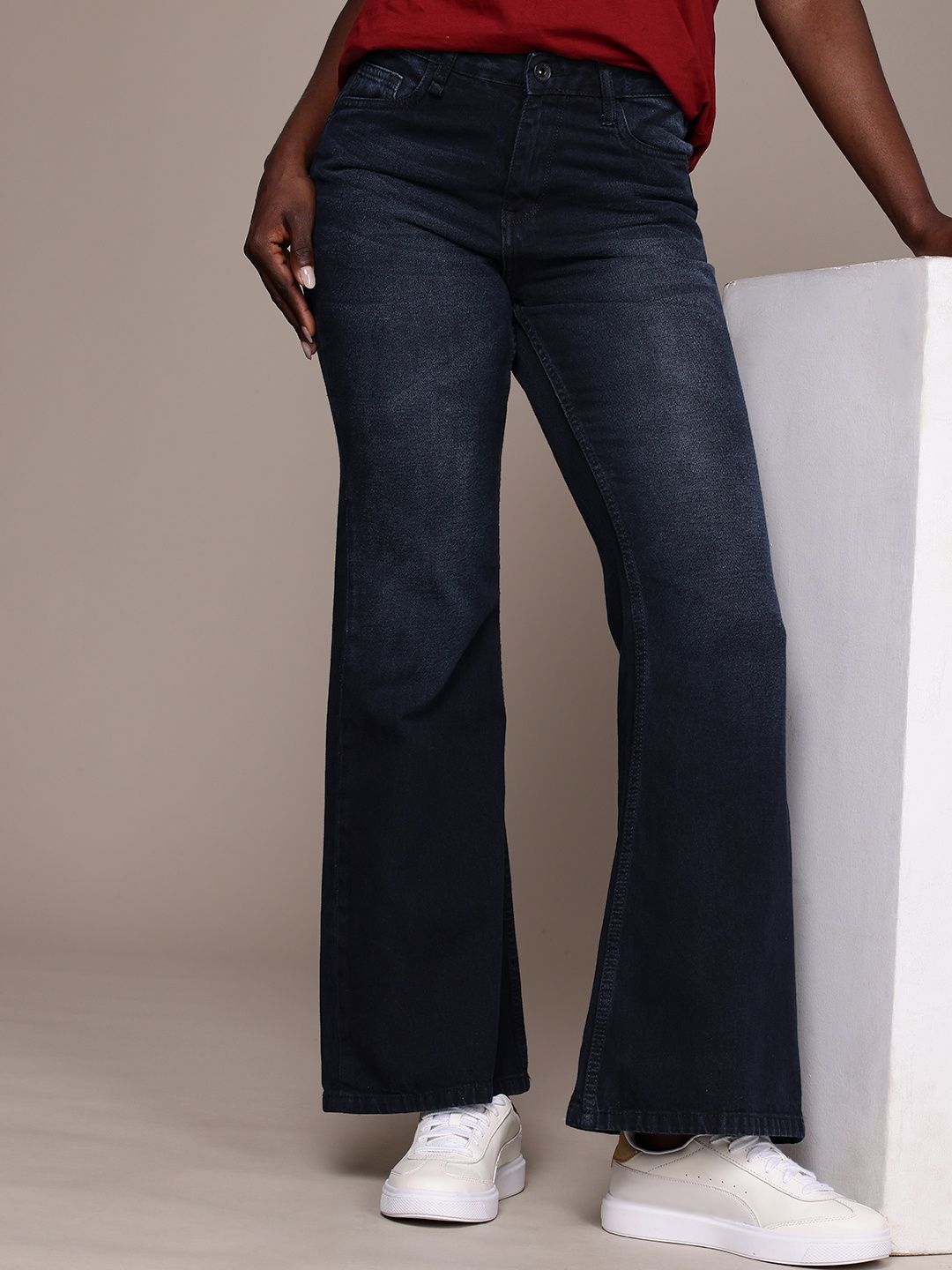 

The Roadster Life Co. Women Pure Cotton Slim Flared Fit High-Rise Light Fade Jeans, Blue