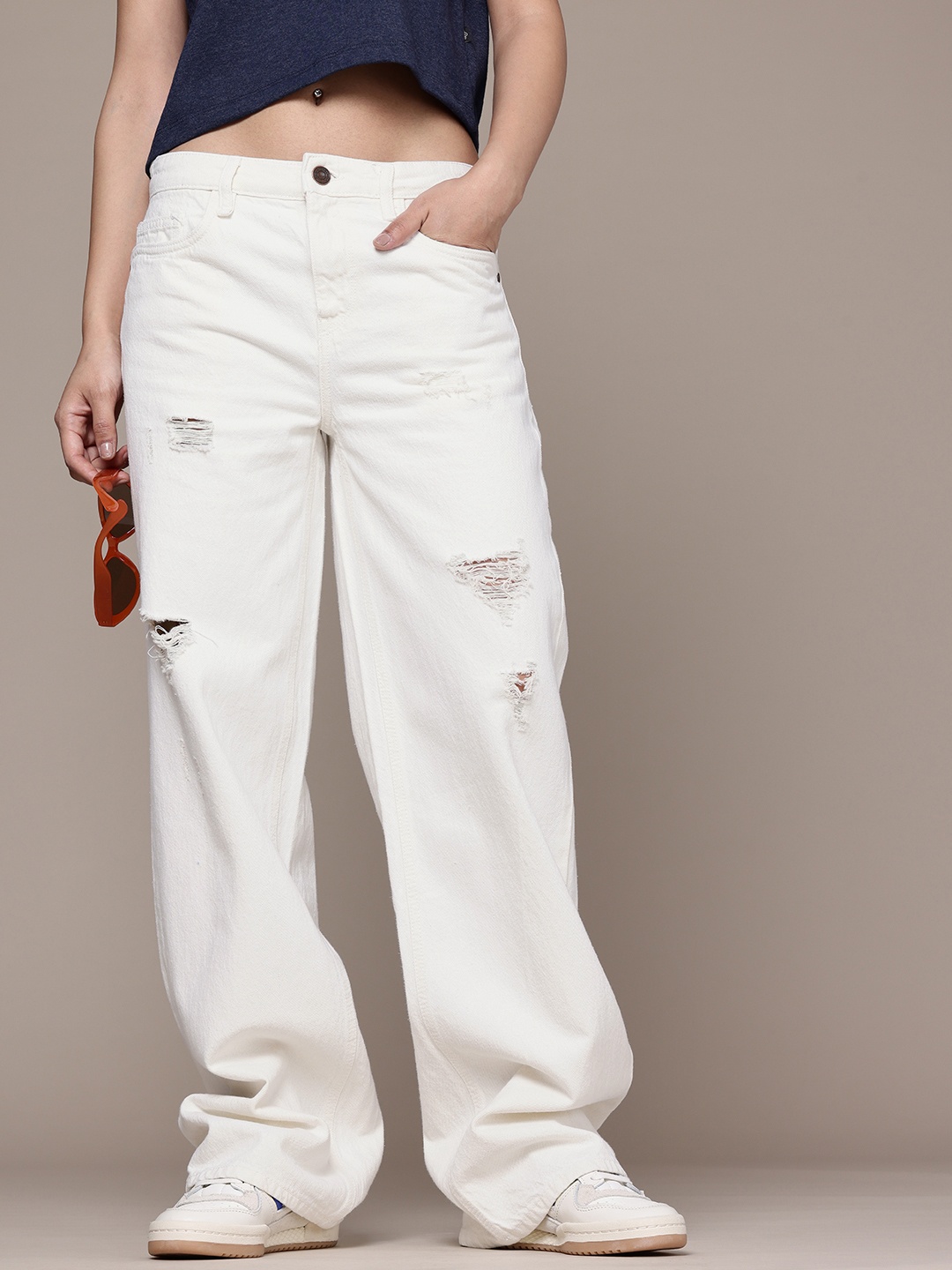 

The Roadster Life Co, Women Baggy Fit Low-Rise Mildly Distressed Pure Cotton Jeans, Off white