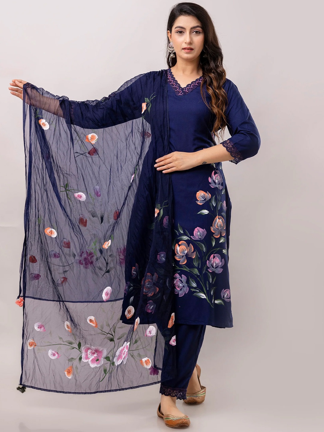 

FrionKandy Women Floral Printed Regular Beads and Stones Kurta with Trousers & With Dupatta, Blue