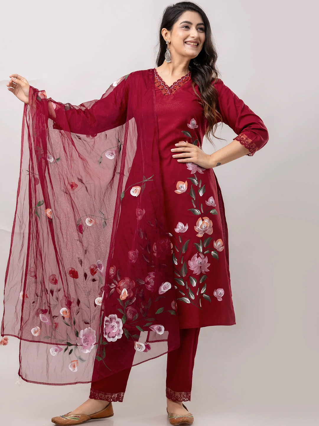 

FrionKandy Floral Printed Beads And Stones Straight Kurta With Trousers & Dupatta, Maroon