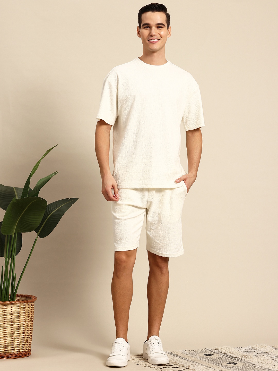 

Mast & Harbour Self Design T-shirt With Shorts, Off white