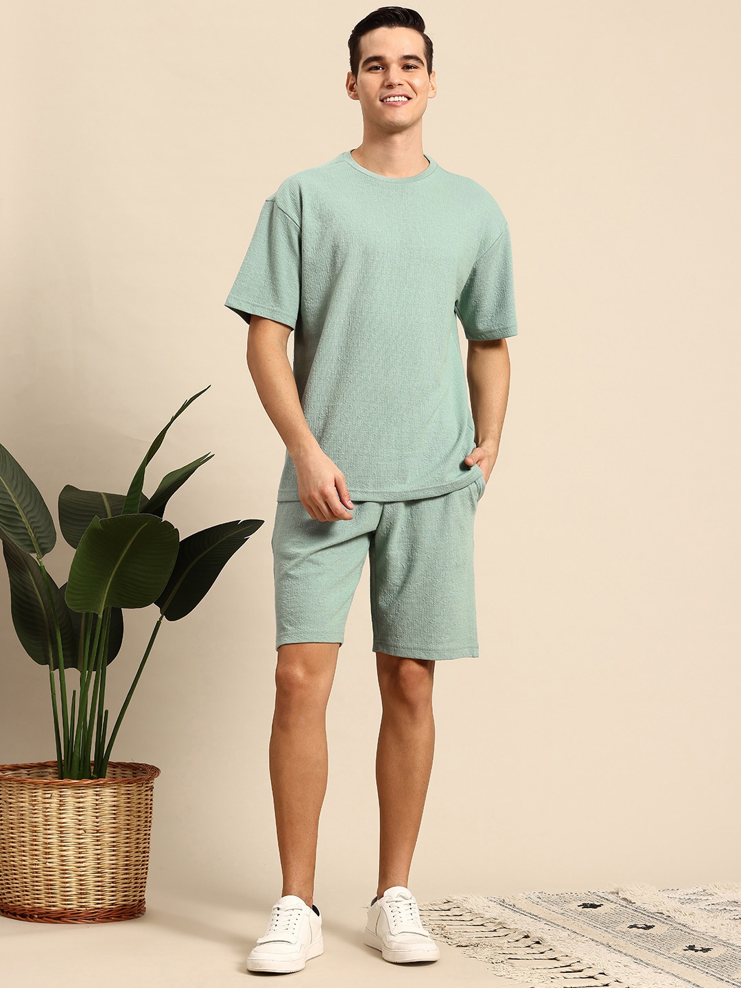 

Mast & Harbour Self Design T-shirt With Shorts, Green