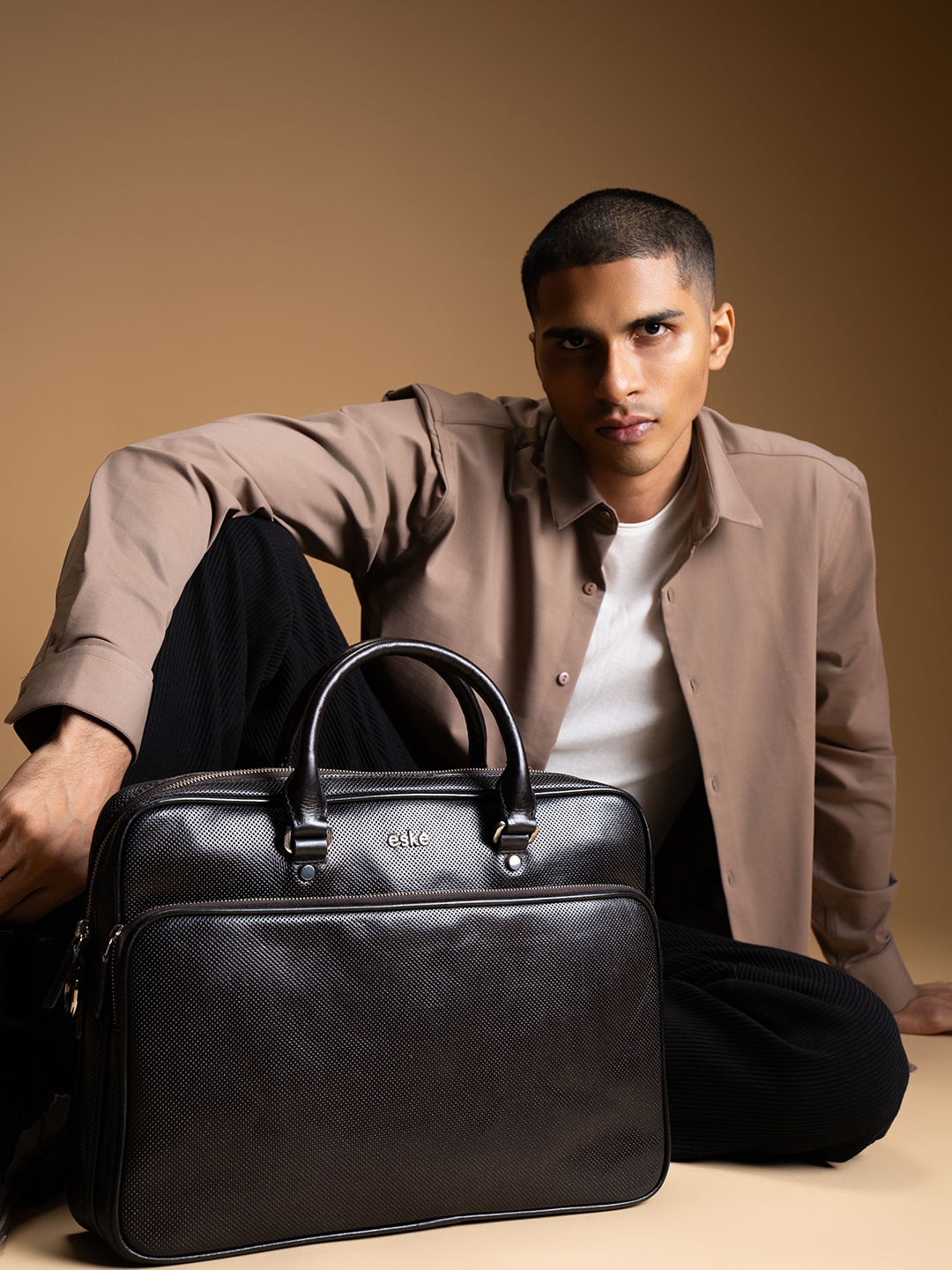 

Eske Unisex Textured Leather Laptop Bag, Brown