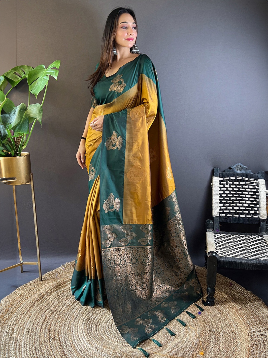 

MySilkLove Woven Design Zari Banarasi Saree, Yellow