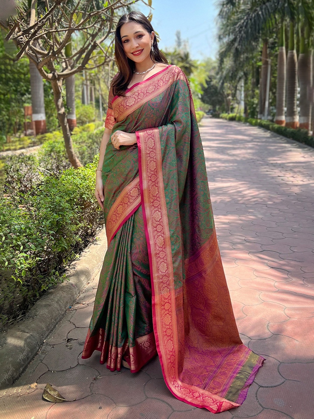 

MySilkLove Woven Design Zari Banarasi Saree, Green