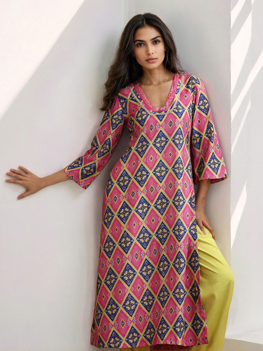 

trueBrowns Ethnic Motifs Printed Square Neck Gotta Patti High Slit Kurta With Trouser, Lime green