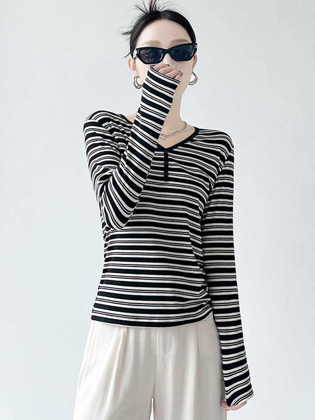 

LULU & SKY Women Horizontal Striped V-Neck Top, Black