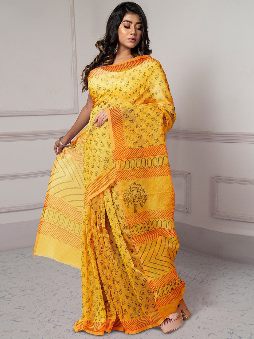 

Unnati Silks Floral Supernet Handloom Block Print Saree, Yellow