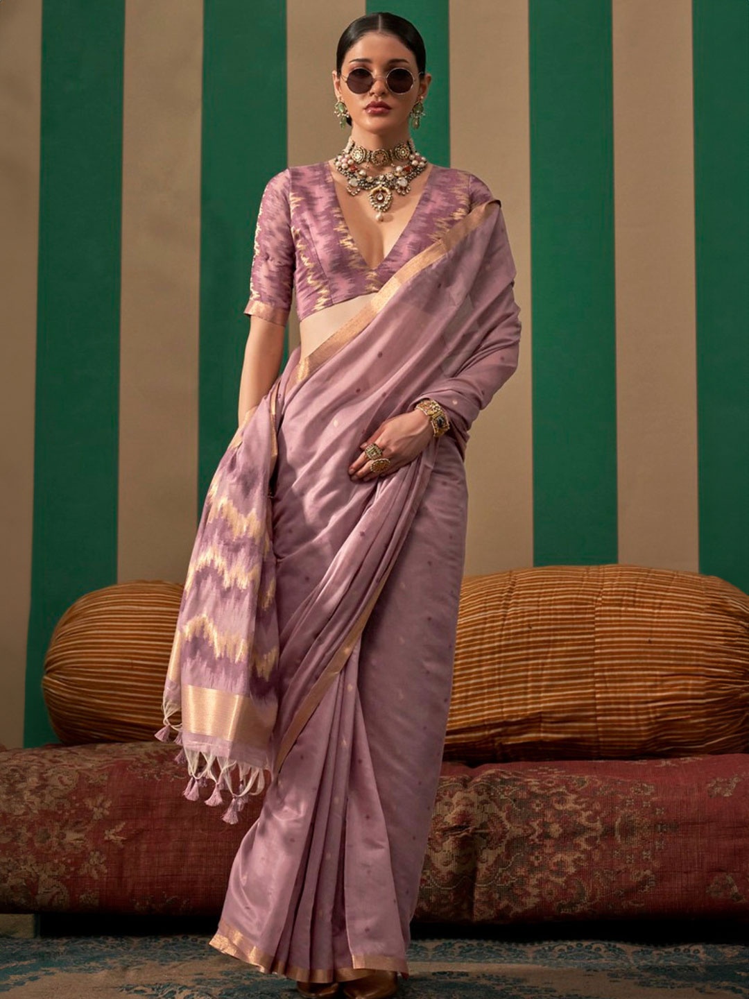 

MySilkLove Woven Design Zari Linen Blend Saree, Purple
