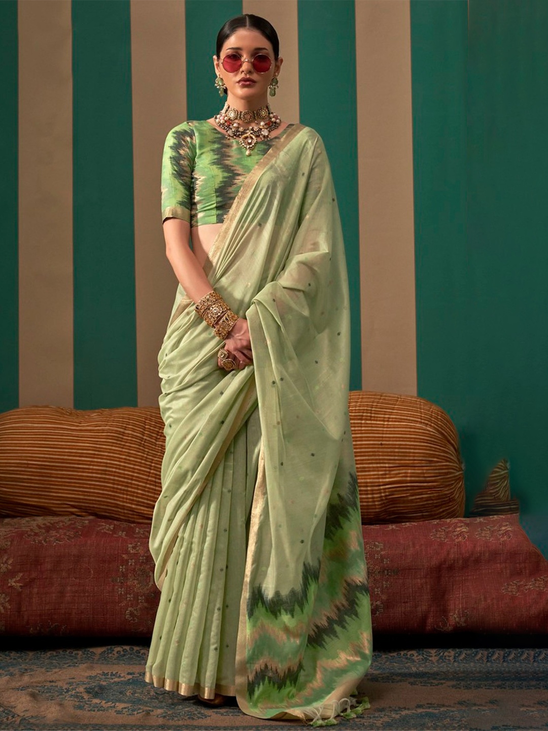 

MySilkLove Woven Design Zari Saree, Green