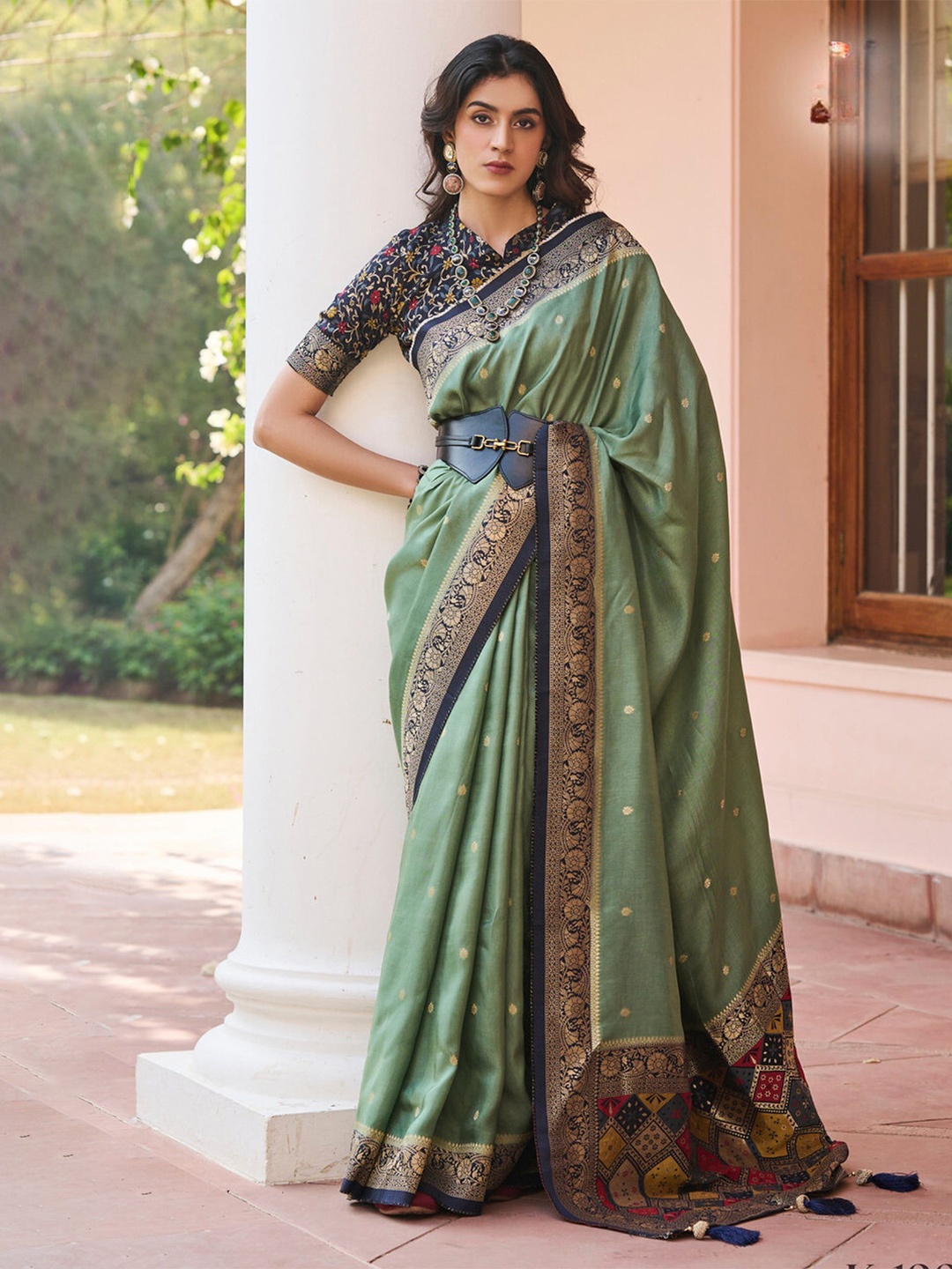 

MySilkLove Woven Design Zari Banarasi Saree, Green