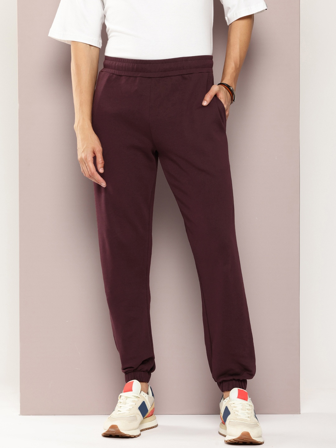 

Dillinger Men Solid Joggers, Burgundy