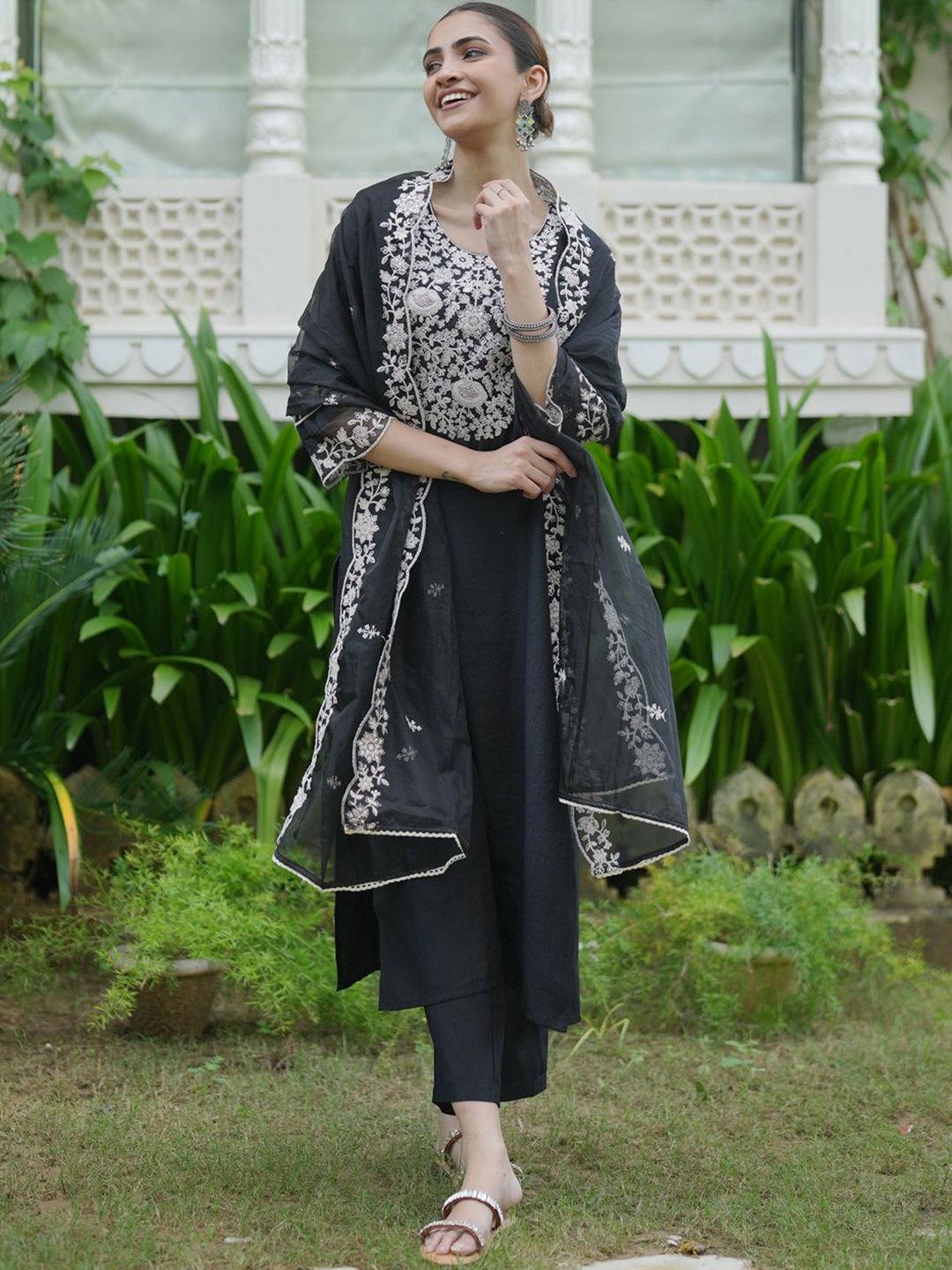

Indo Era Floral Embroidered Thread Work Liva Kurta WithTrousers & Dupatta, Black