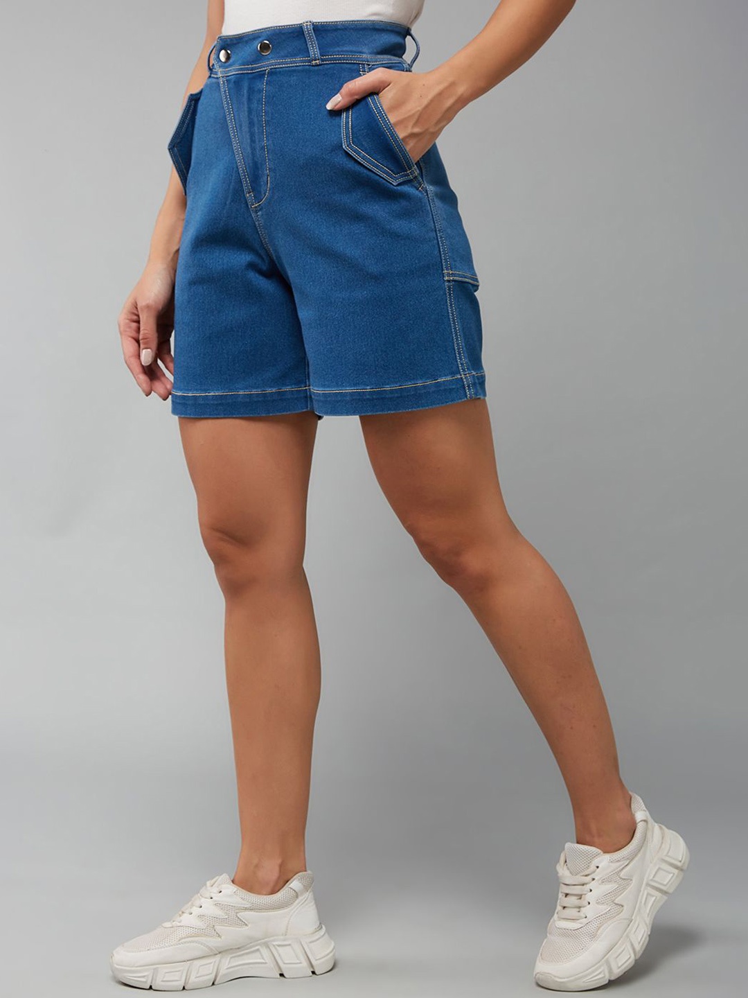 

DOLCE CRUDO Women Relaxed-Fit Mid-Rise Clean-Look Stretchable Denim Bermuda Shorts, Blue
