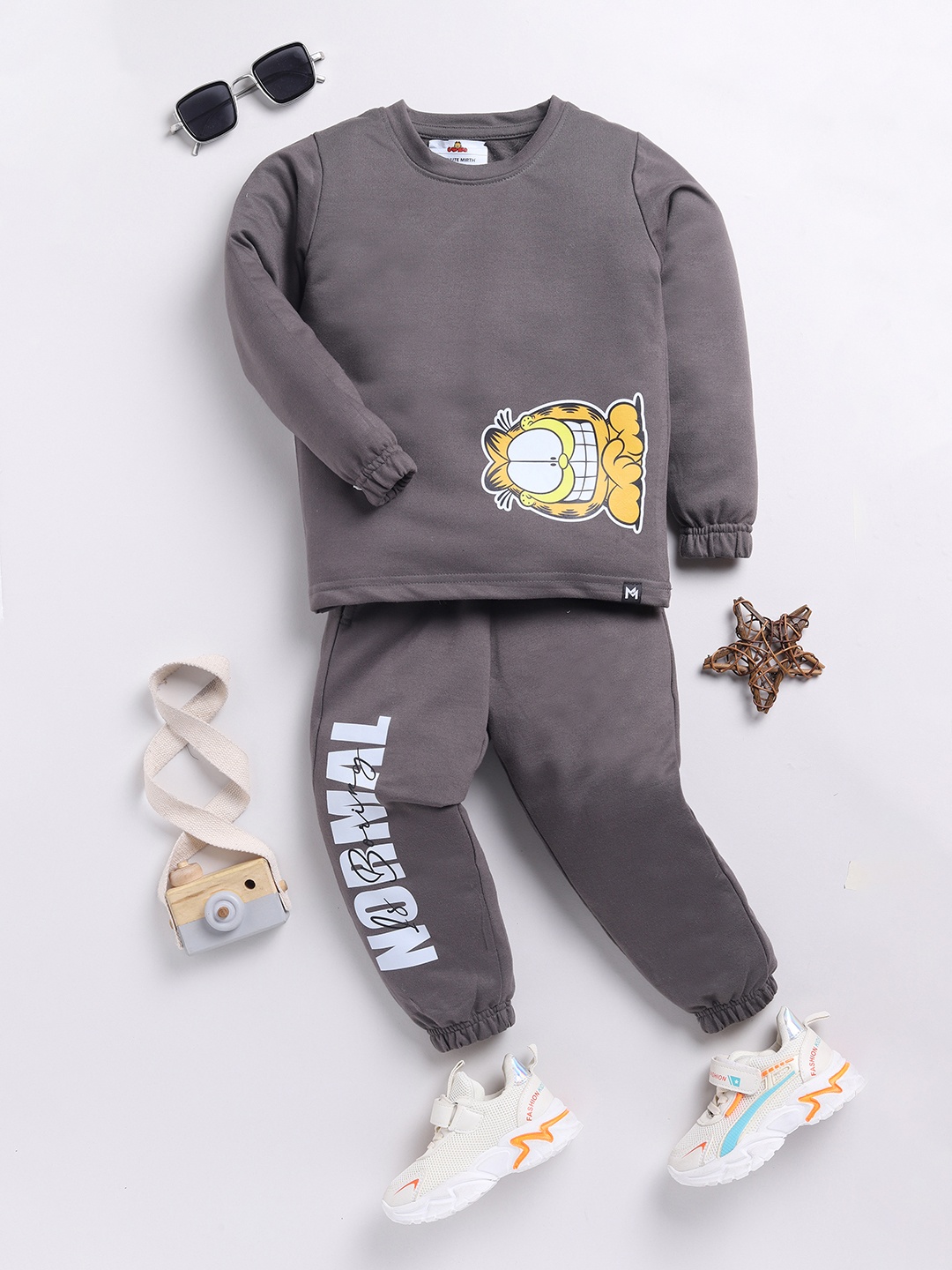 

YK X Minute Mirth Boys Pure Cotton Garfield Printed T-shirt with Joggers, Grey
