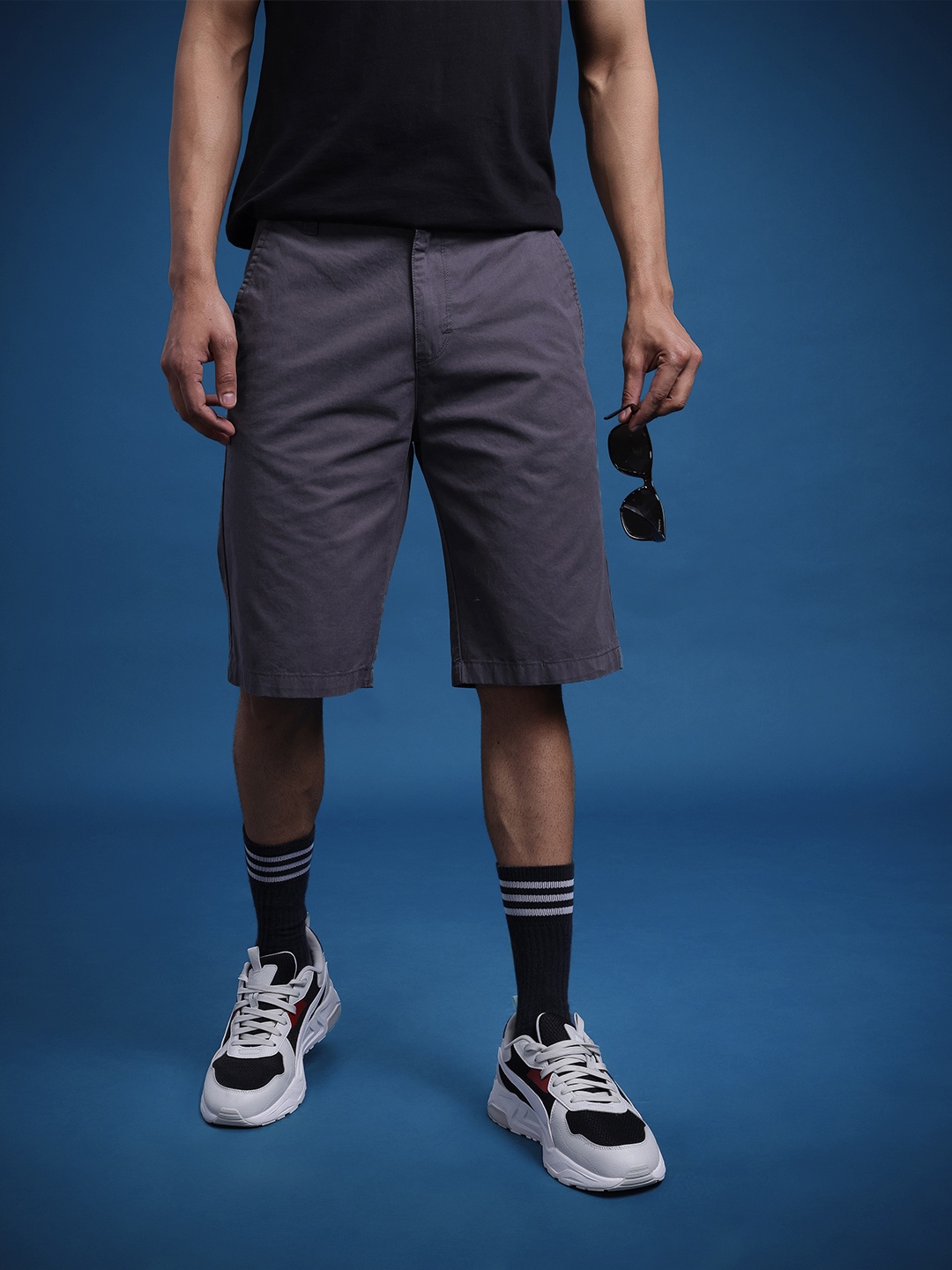 

The Roadster Life Co. Men Pure Cotton Chino Shorts, Grey