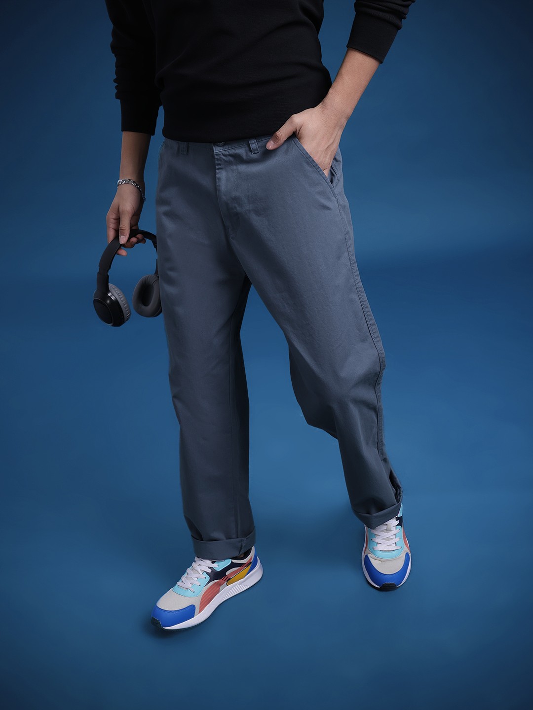 

The Roadster Life Co. Men Straight Fit Pure Cotton Chinos, Blue