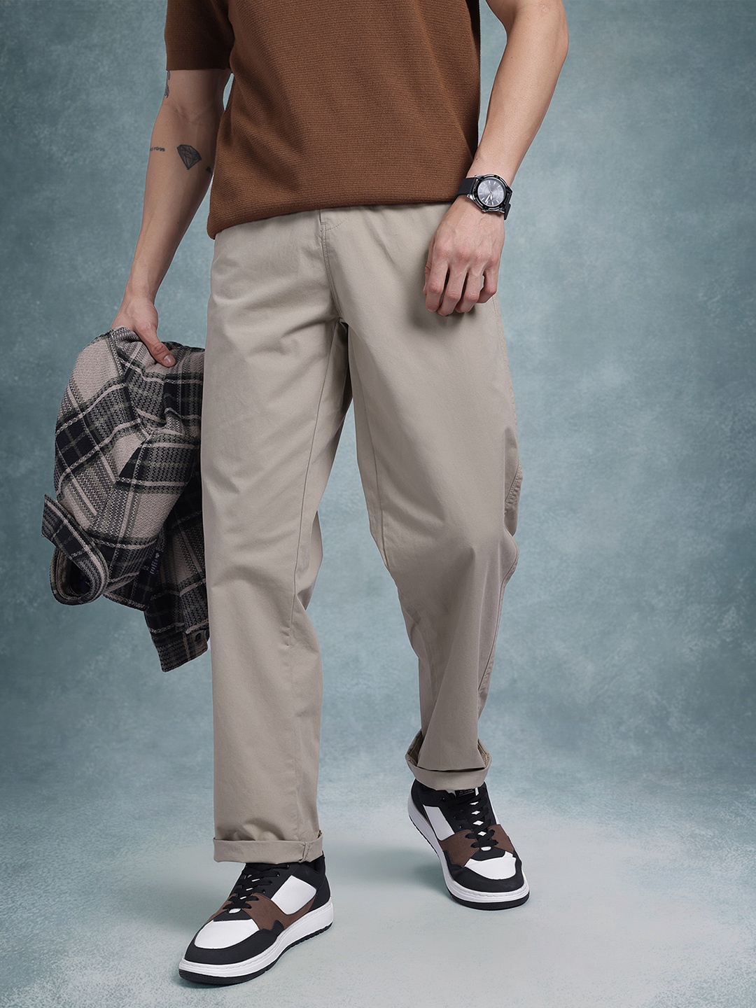 

The Roadster Life Co. Men Straight Fit Cotton Chinos, Taupe