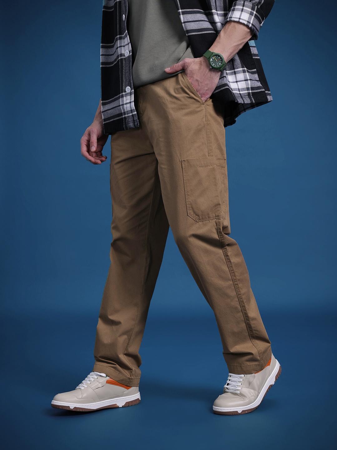 

The Roadster Lifestyle Co. Men Straight Fit Cargo Style Trousers, Brown