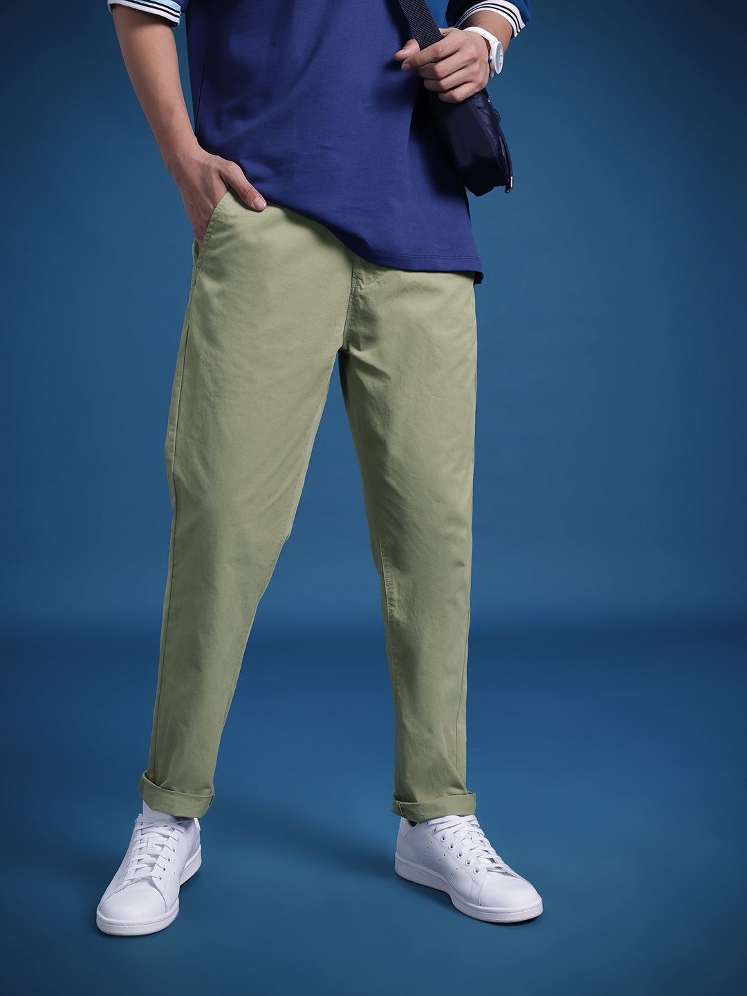 

The Roadster Lifestyle Co. Men Regular Fit Chinos, Olive