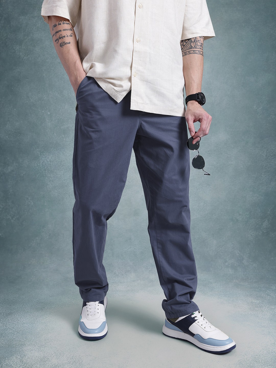 

The Roadster Life Co. Men Relaxed Fit Trousers, Grey