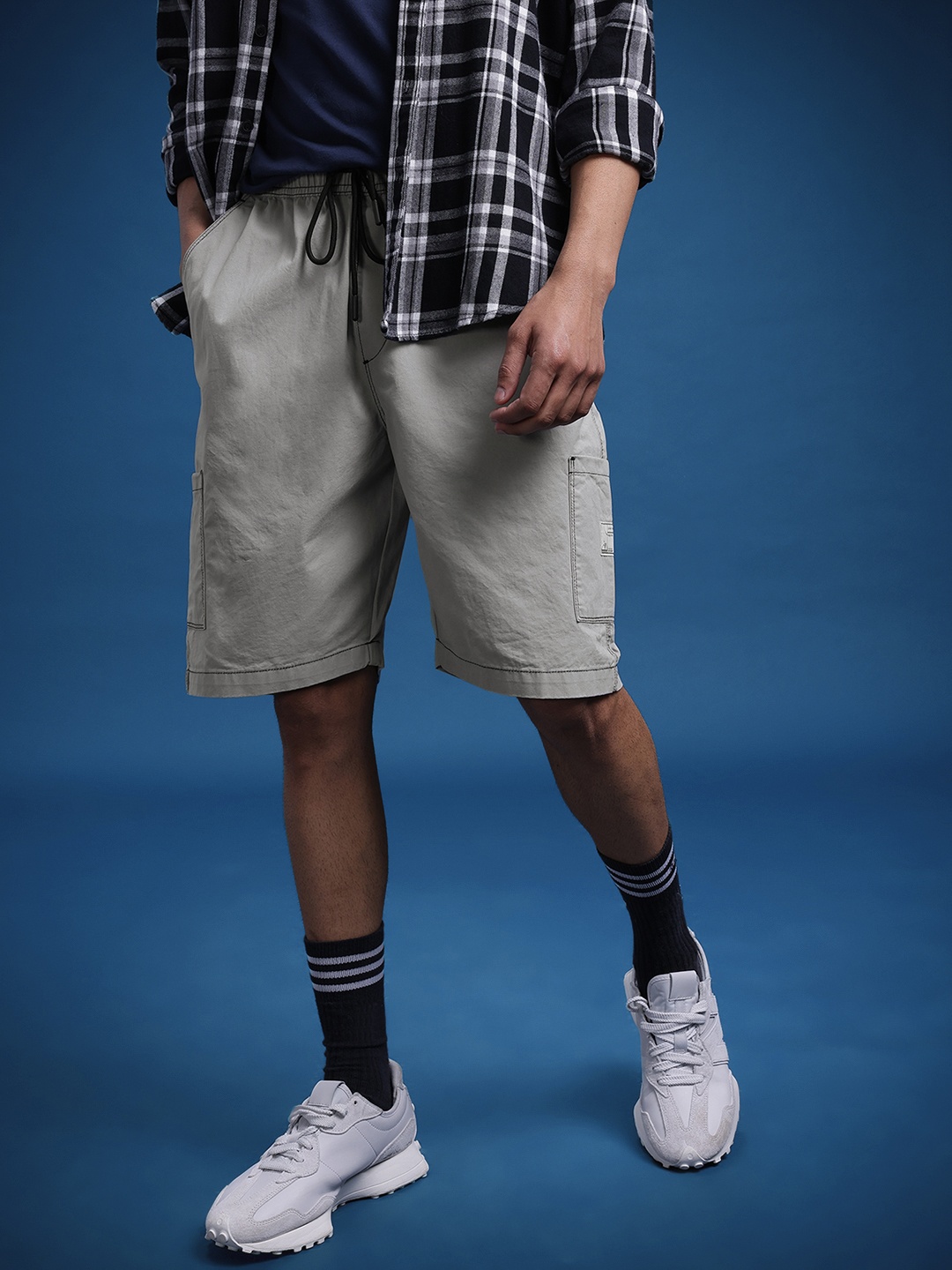 

The Roadster Life Co. Men Relaxed Fit Cargo Shorts, Grey
