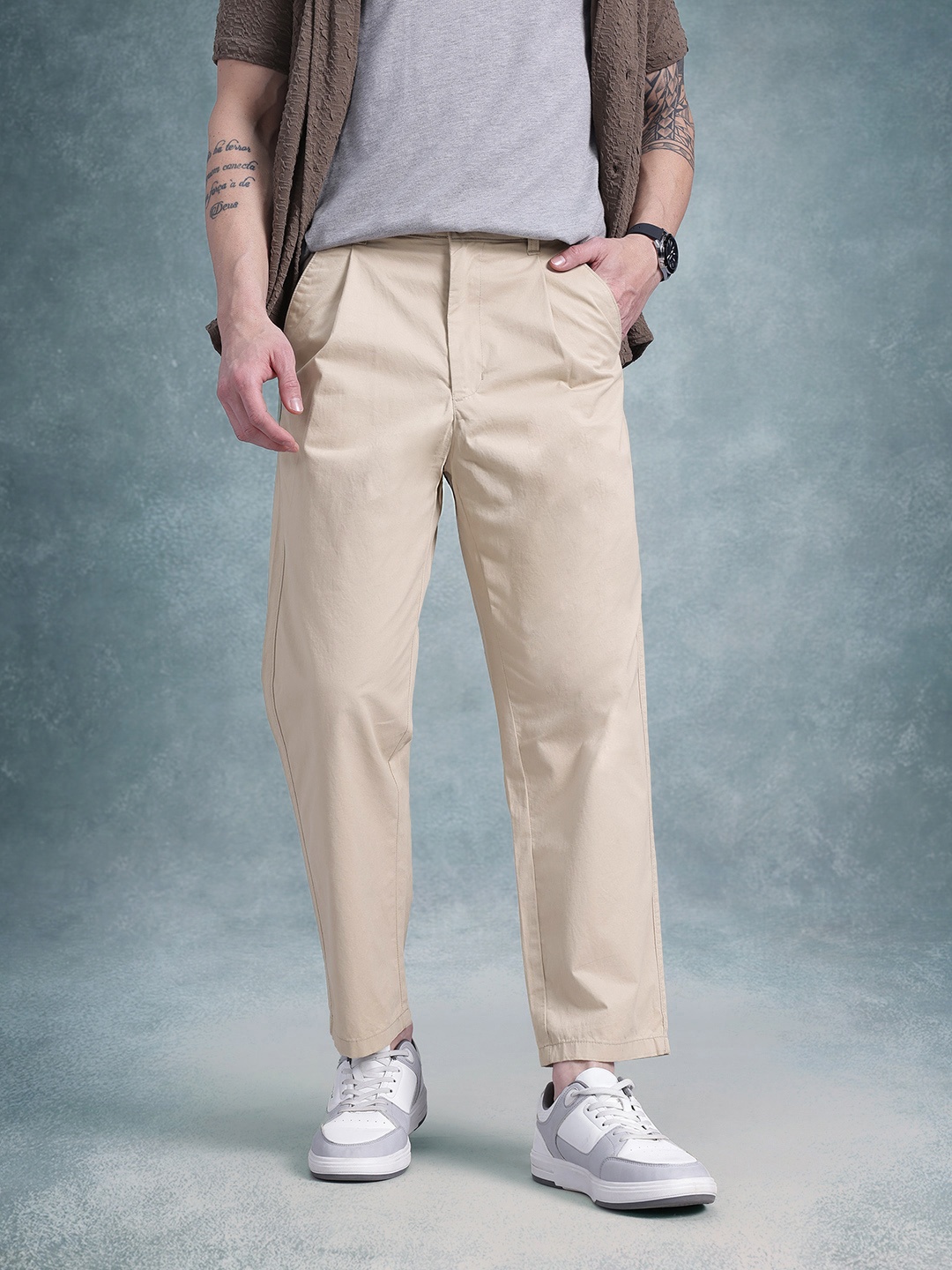 

The Roadster Life Co. Men Relaxed Fit Pure Cotton Pleated Chinos, Beige