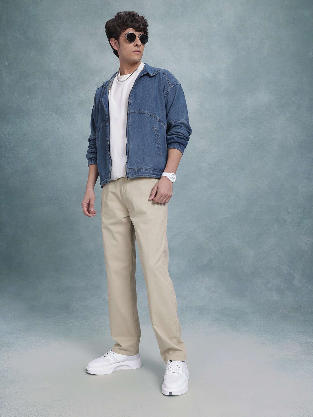

The Roadster Life Co. Men Straight Fit Pure Cotton Chinos, Beige